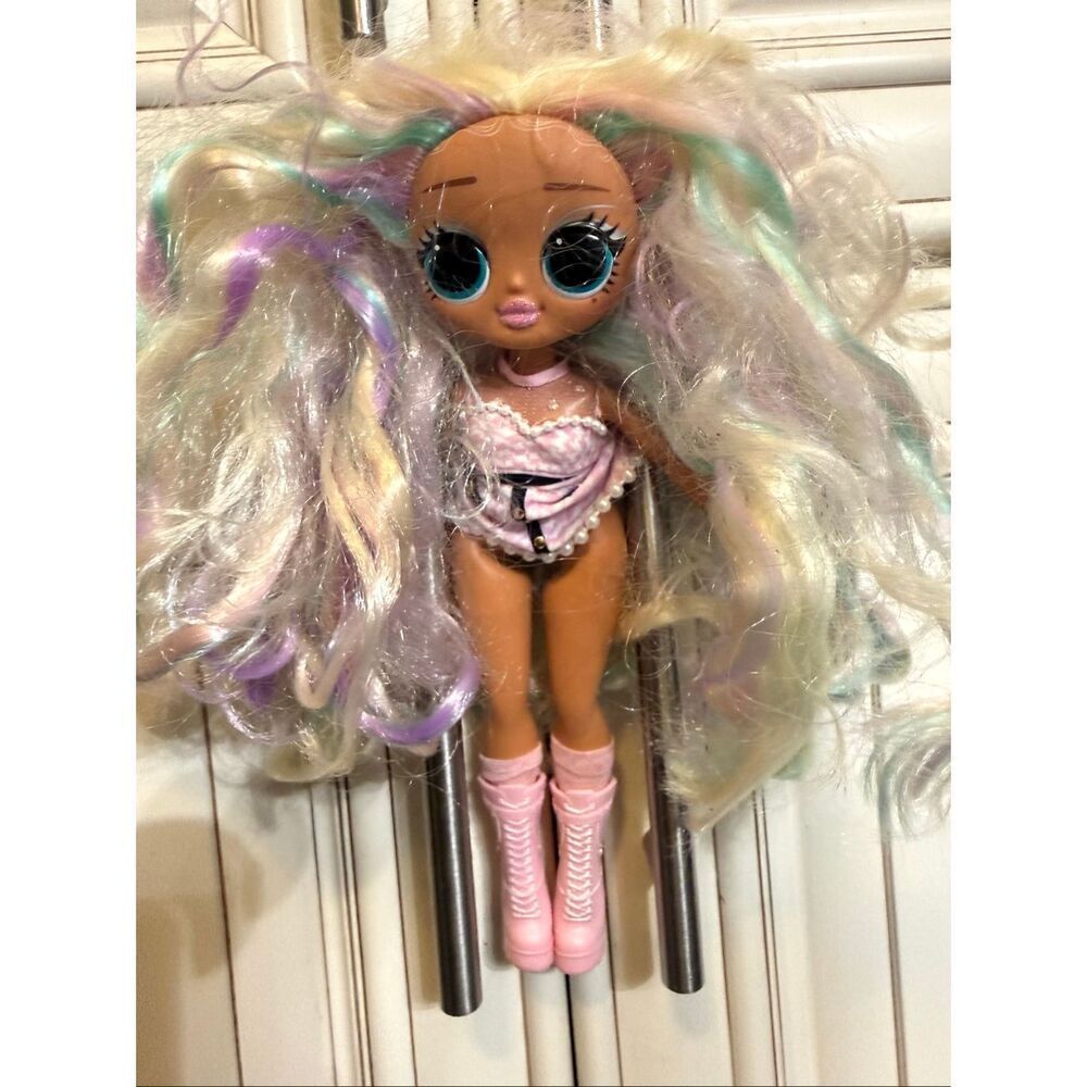 LOL Surprise OMG Core Series 9 Pearla Mermaid Theme 15 Surprises Fashion Doll
